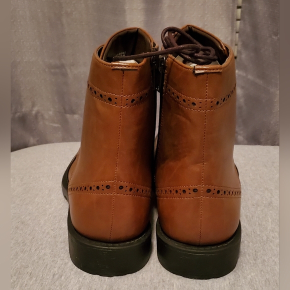 Unlisted by Kenneth Cole men's Wingtip Brogue Boots. New In Box - Picture 4 of 13